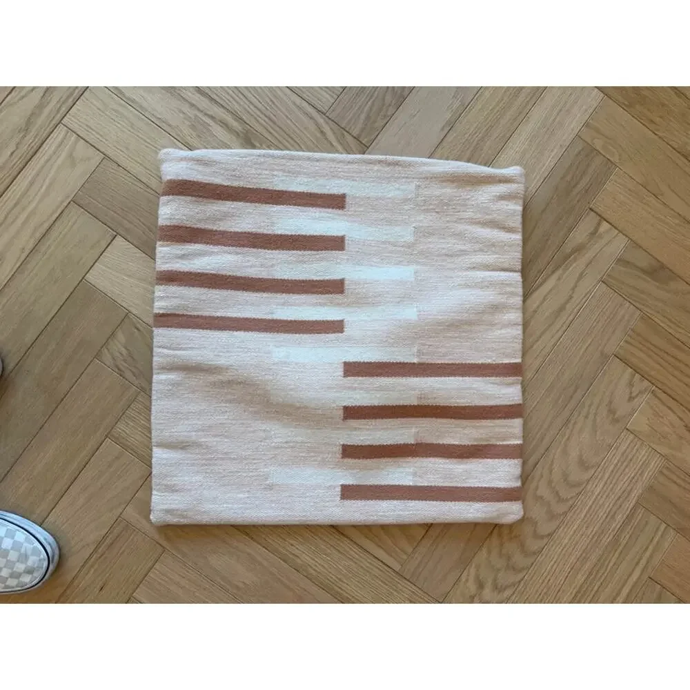 The Citizenry Linda Pillow Cover — 20" x 20" | Handwoven Wool - Picture 4 of 9